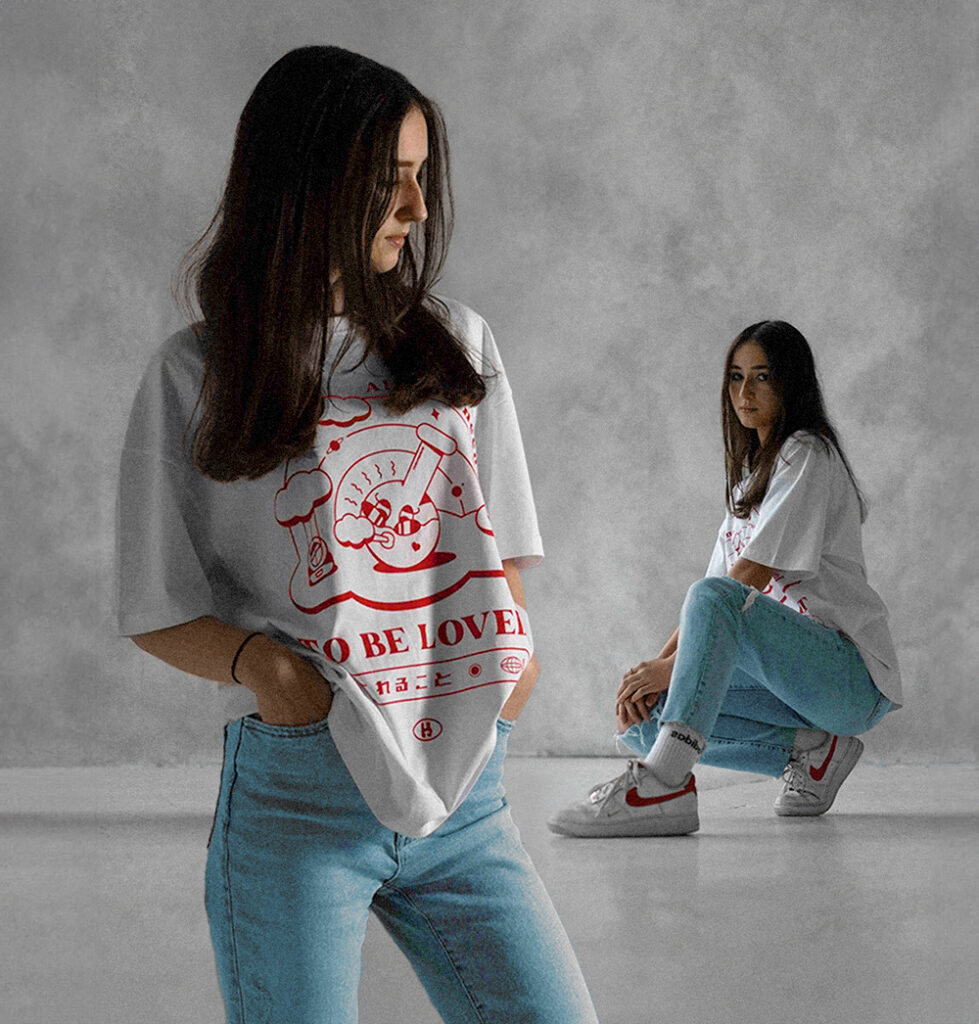 Biała koszulka z miłosnym motywem