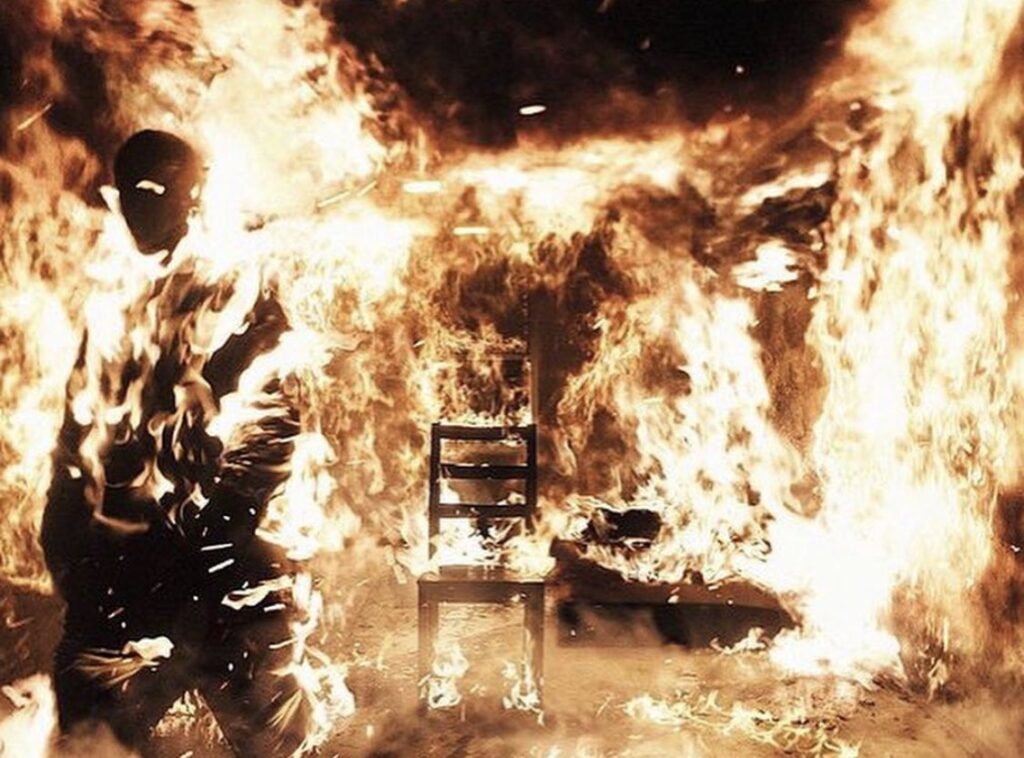 Kanye West w ogniu, podczas promocji nowej płyty "Donda"