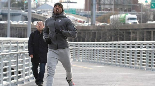 Adonis Creed (grany przez Michaela B. Jordana w filmie "Creed") w dresie Nike Tech Fleece