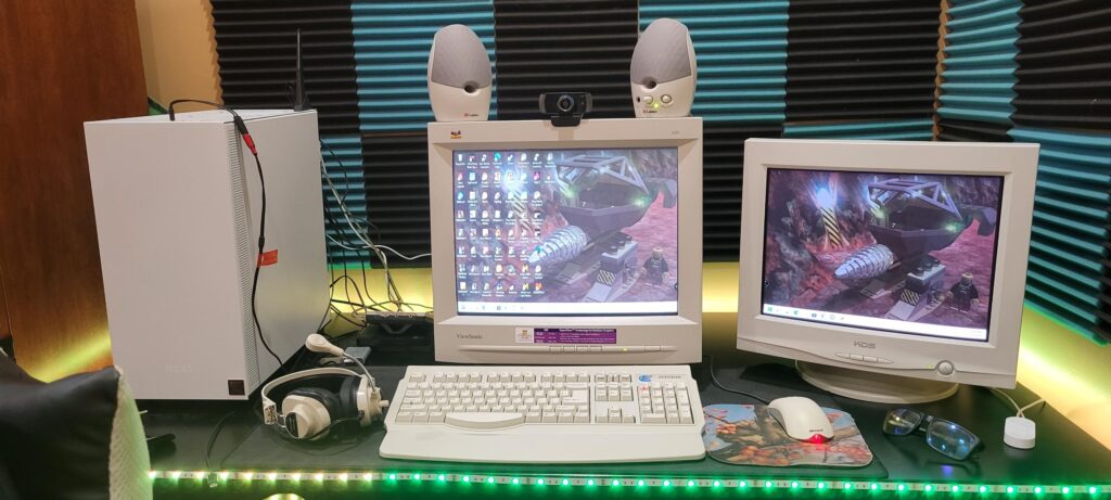 Setup komputerowy z lat 2000 monitor CRT